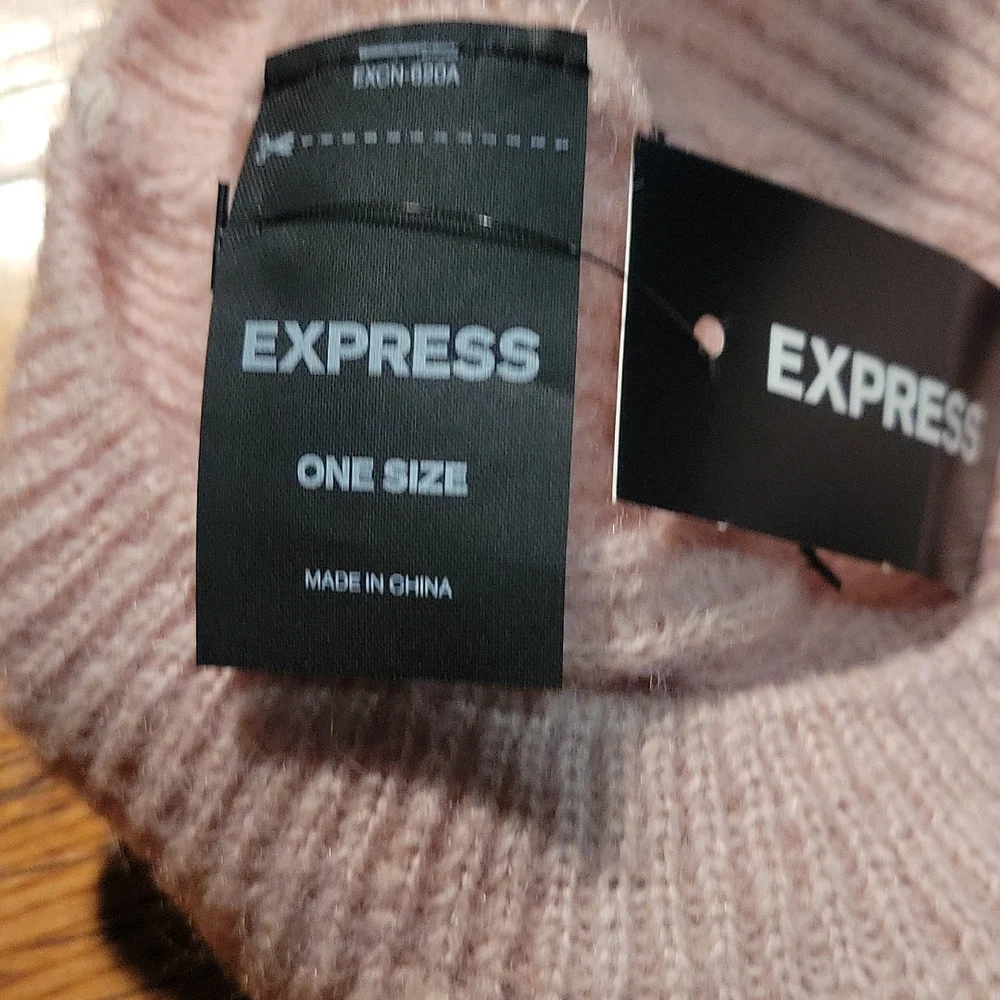 Express Cozy Ribbed Beret - Picture 5 of 6